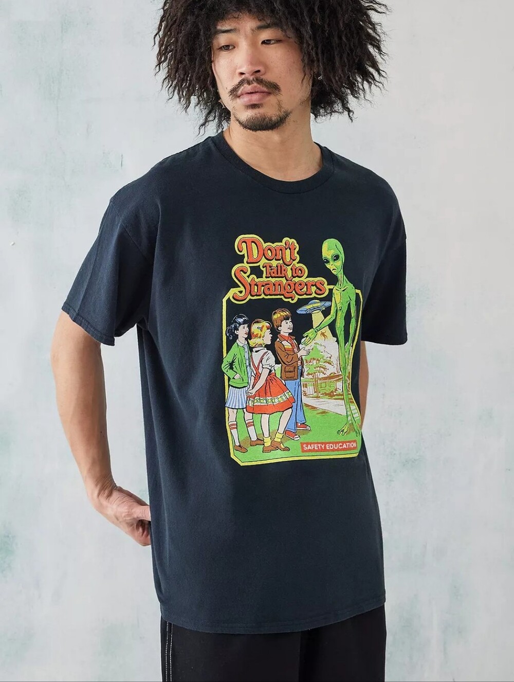 ROMWE Black Long Sleeve Tee with Retro Alien 'Don't Talk to Strangers' Graphic